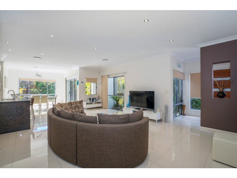 2/30 Heights Drive, Robina QLD 4226