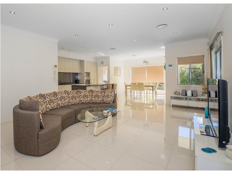 2/30 Heights Drive, Robina QLD 4226