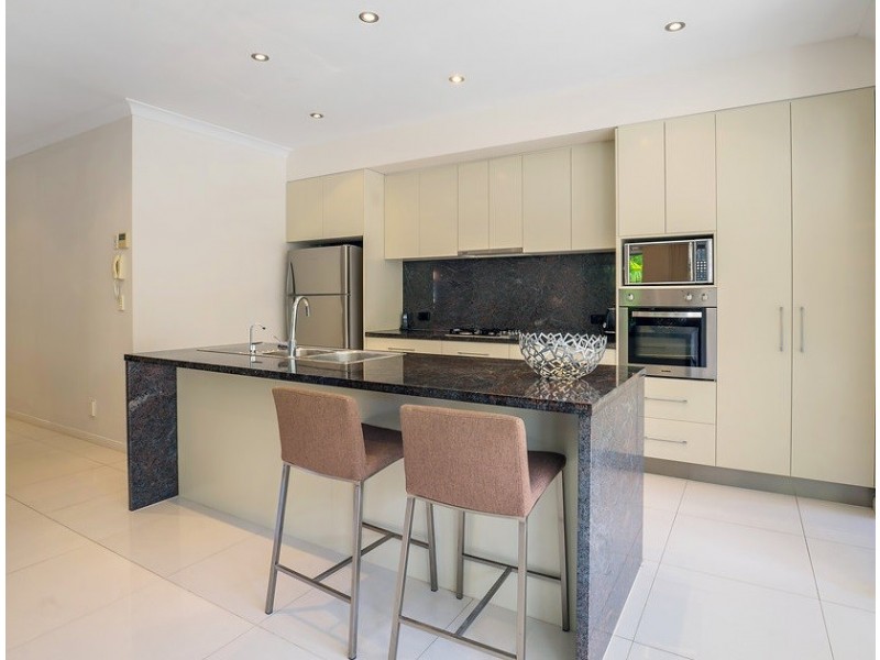 2/30 Heights Drive, Robina QLD 4226