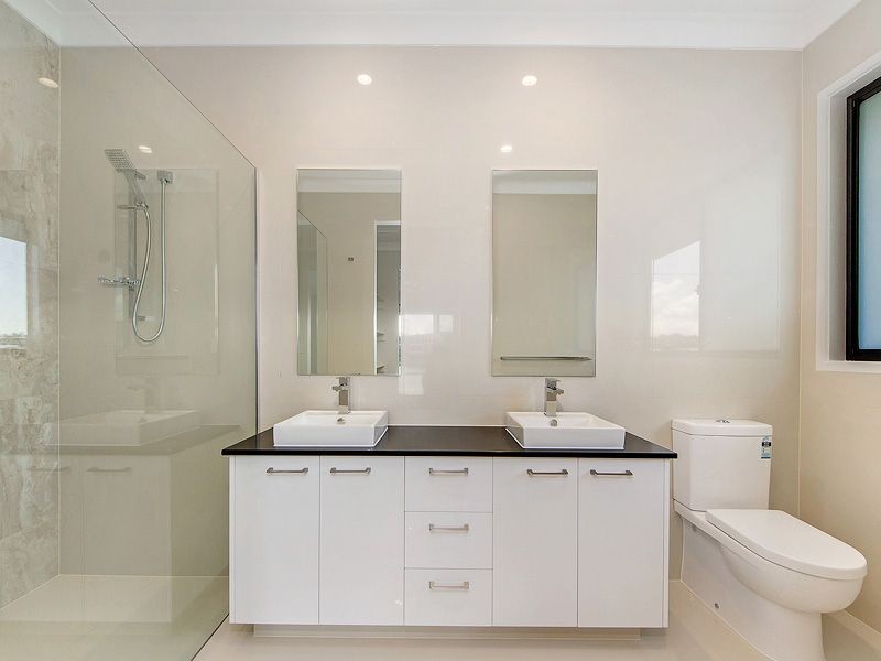 1 Elizabeth Crescent, Varsity Lakes QLD 4227