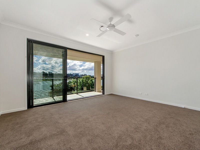 1 Elizabeth Crescent, Varsity Lakes QLD 4227