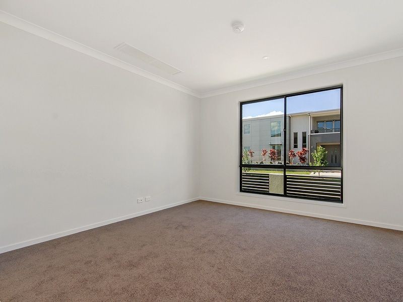 1 Elizabeth Crescent, Varsity Lakes QLD 4227