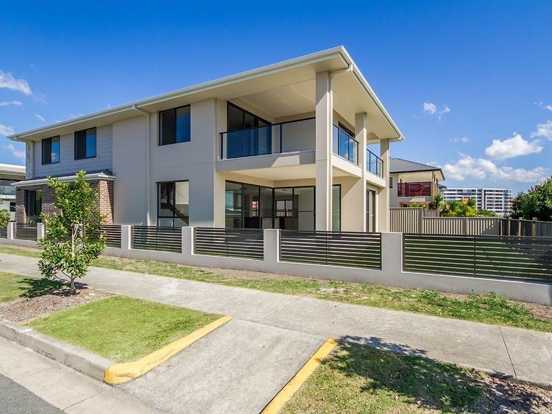 1 Elizabeth Crescent, Varsity Lakes QLD 4227