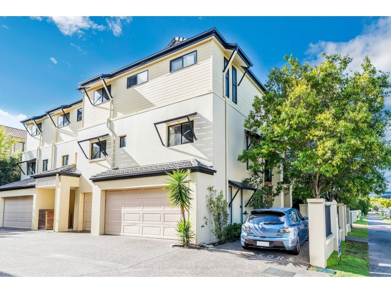 6/2 Tourangeau Crescent, Varsity Lakes QLD 4227