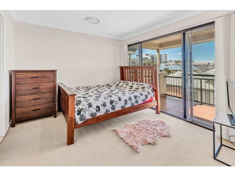 6/2 Tourangeau Crescent, Varsity Lakes QLD 4227