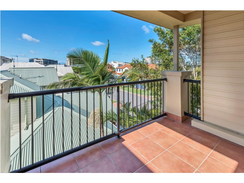 6/2 Tourangeau Crescent, Varsity Lakes QLD 4227