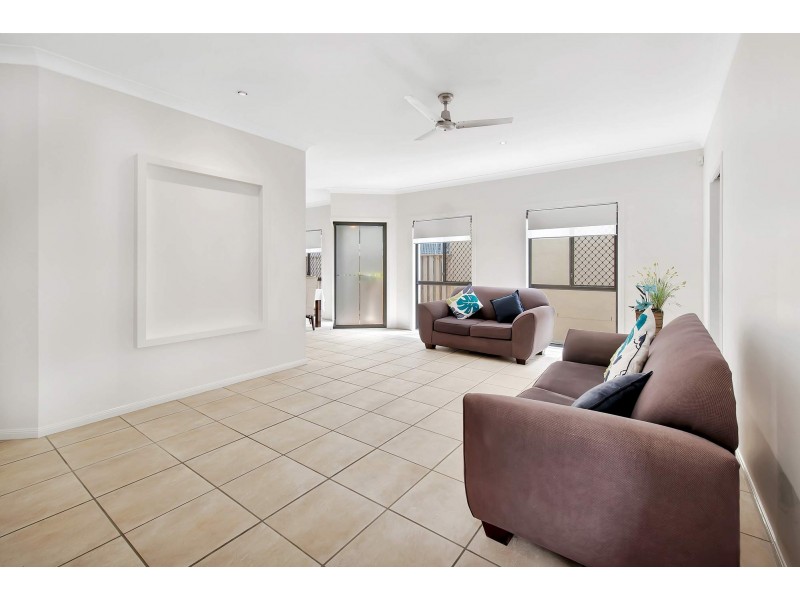 12 Tourangeau Crescent, Varsity Lakes QLD 4227