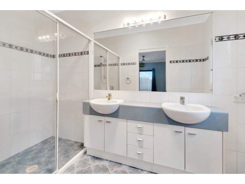 12 Tourangeau Crescent, Varsity Lakes QLD 4227