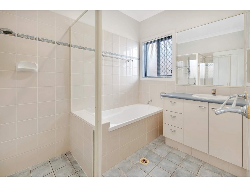 12 Tourangeau Crescent, Varsity Lakes QLD 4227