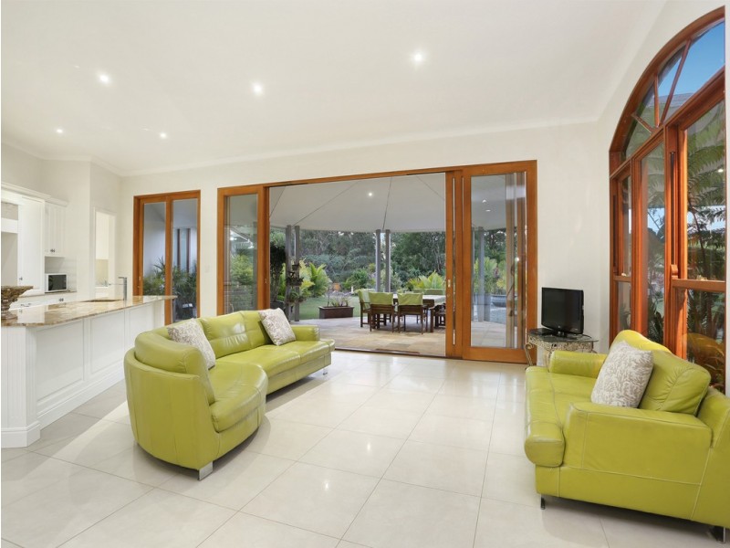 2 Ginger Rogers Road, Maudsland QLD 4210