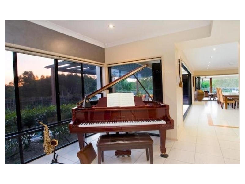 42 Lakelands Drive, Merrimac QLD 4226