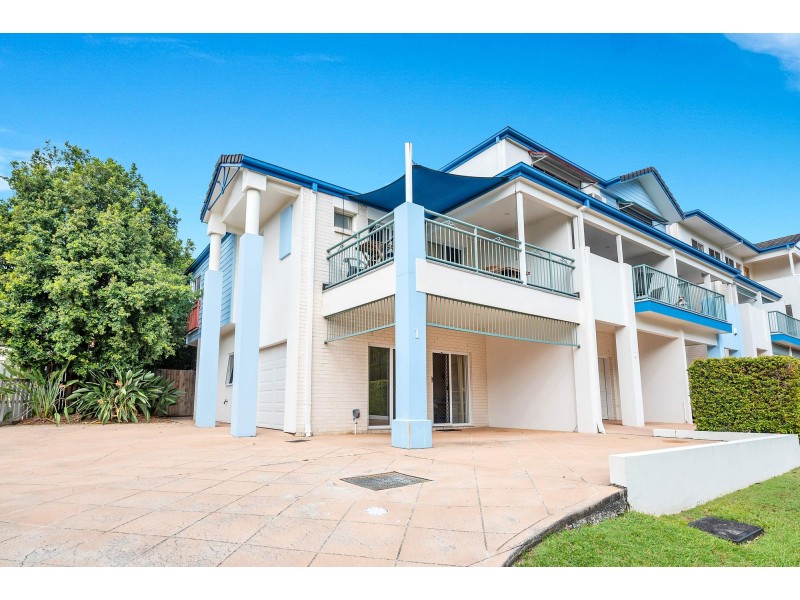 1/4 Ranier Crescent, Varsity Lakes QLD 4227