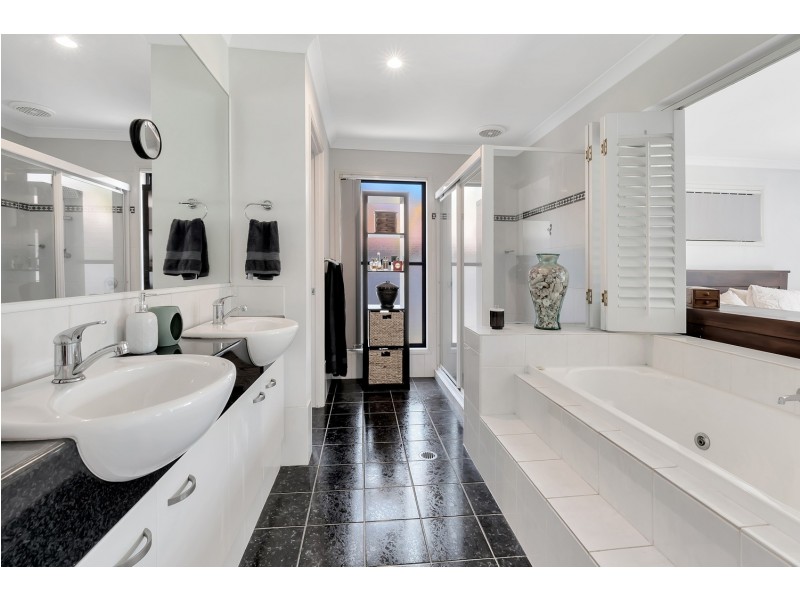 28 Camphor Wood Court, Robina QLD 4226