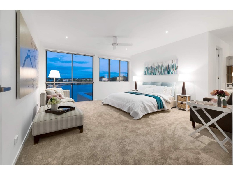 5 Lakefront Crescent, Varsity Lakes QLD 4227