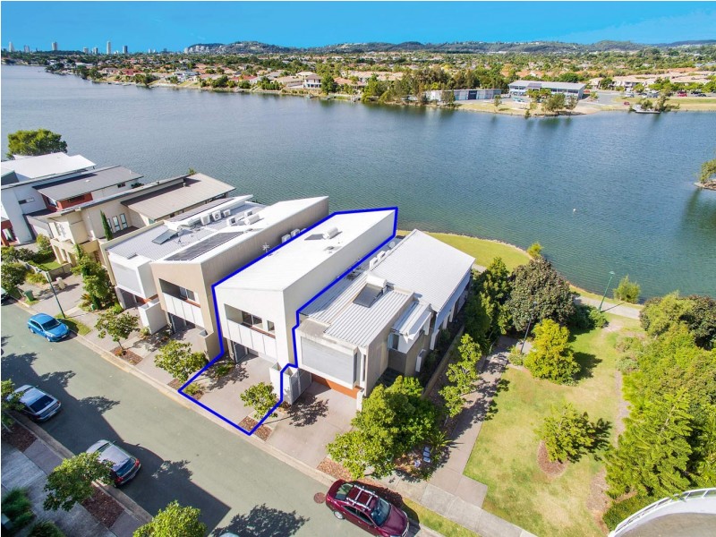 5 Lakefront Crescent, Varsity Lakes QLD 4227