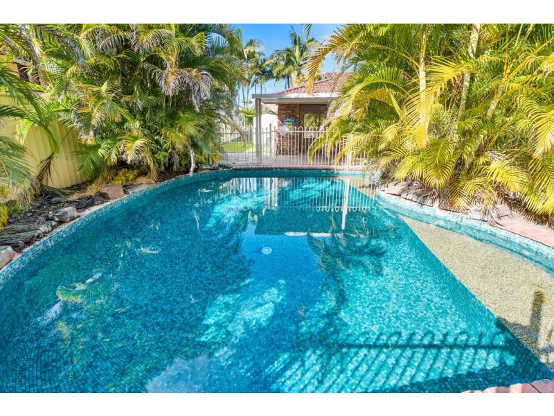 7 Whitehead Drive, Burleigh Waters QLD 4220