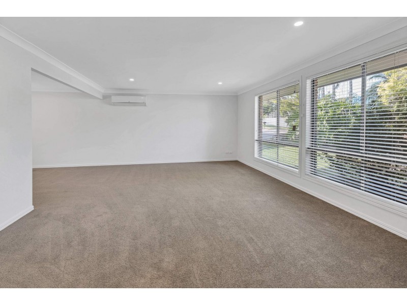 7 Whitehead Drive, Burleigh Waters QLD 4220