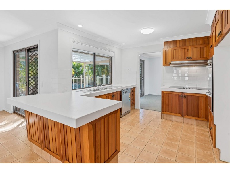 7 Whitehead Drive, Burleigh Waters QLD 4220