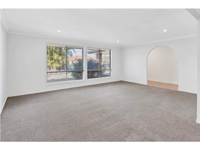 7 Whitehead Drive, Burleigh Waters QLD 4220