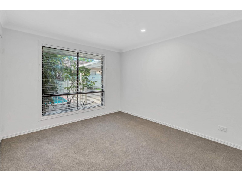 7 Whitehead Drive, Burleigh Waters QLD 4220