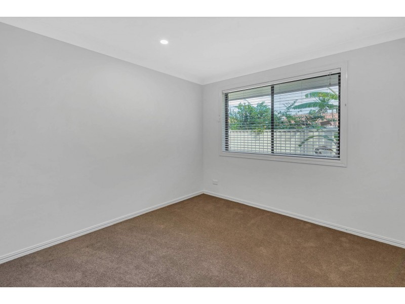 7 Whitehead Drive, Burleigh Waters QLD 4220