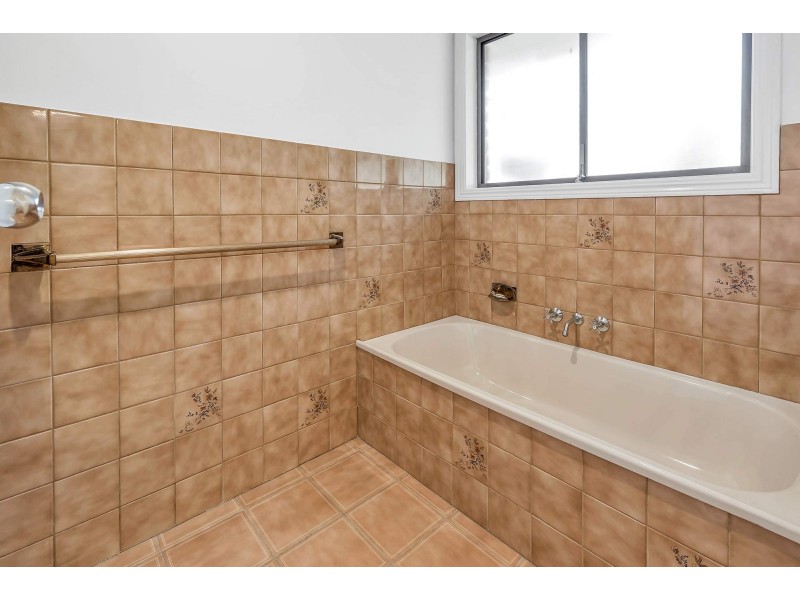 7 Whitehead Drive, Burleigh Waters QLD 4220
