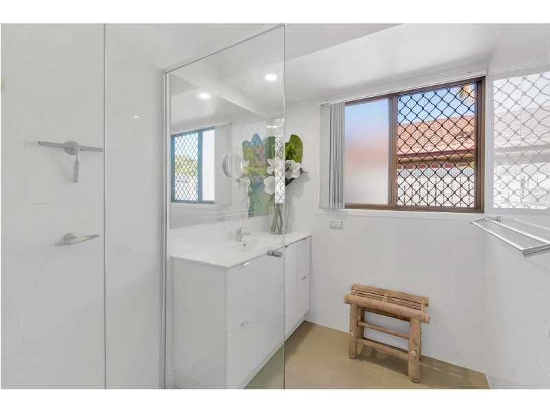 25/35 St Kevins Avenue, Benowa QLD 4217