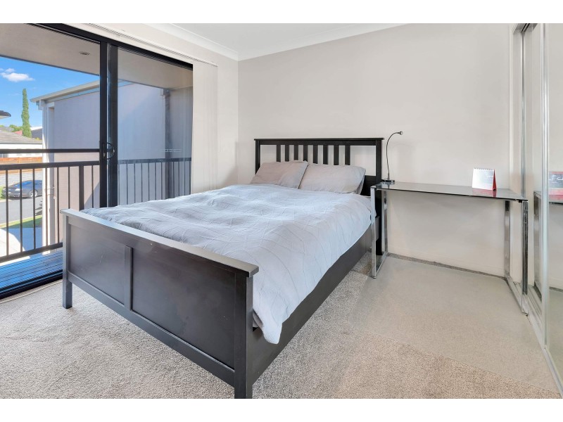 1/2 Marciana Crescent, Varsity Lakes QLD 4227