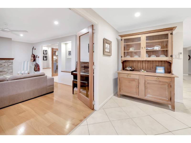 9 Wagin Court, Mermaid Waters QLD 4218