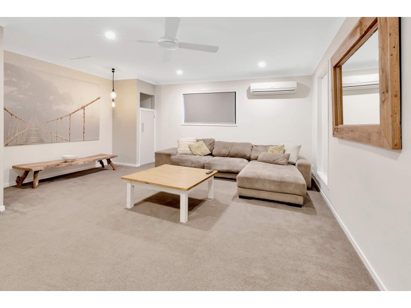 9 Wagin Court, Mermaid Waters QLD 4218