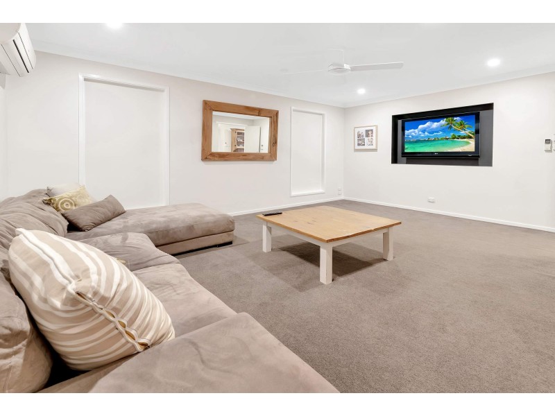 9 Wagin Court, Mermaid Waters QLD 4218