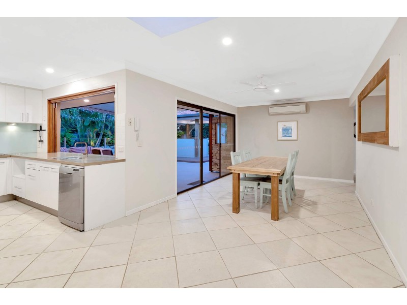 9 Wagin Court, Mermaid Waters QLD 4218