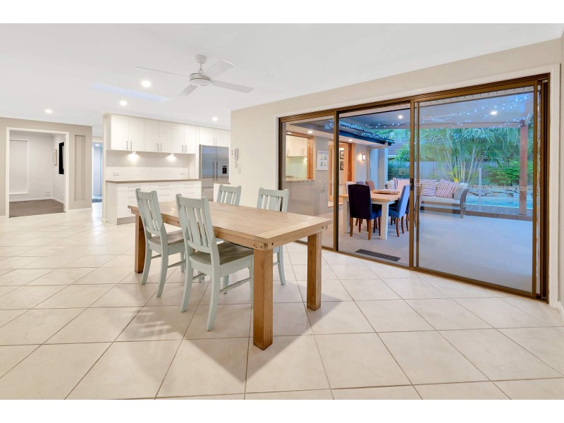 9 Wagin Court, Mermaid Waters QLD 4218