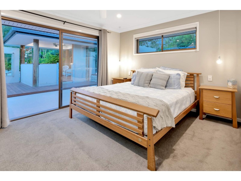 9 Wagin Court, Mermaid Waters QLD 4218