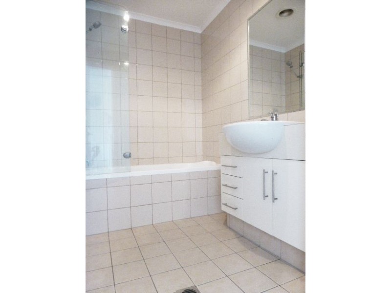 18/1 Riverwalk Avenue, Robina QLD 4226