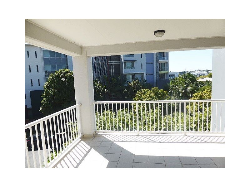5/1 Riverwalk Avenue, Robina QLD 4226