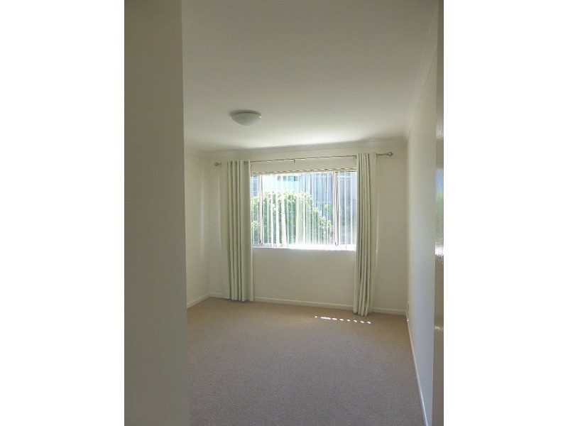 5/1 Riverwalk Avenue, Robina QLD 4226
