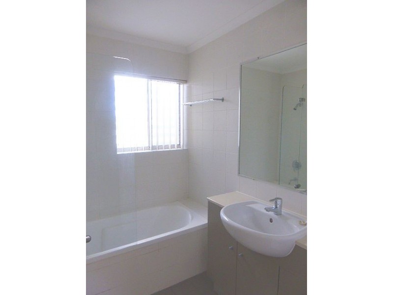 5/1 Riverwalk Avenue, Robina QLD 4226