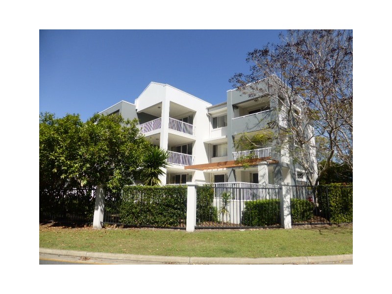 5/1 Riverwalk Avenue, Robina QLD 4226