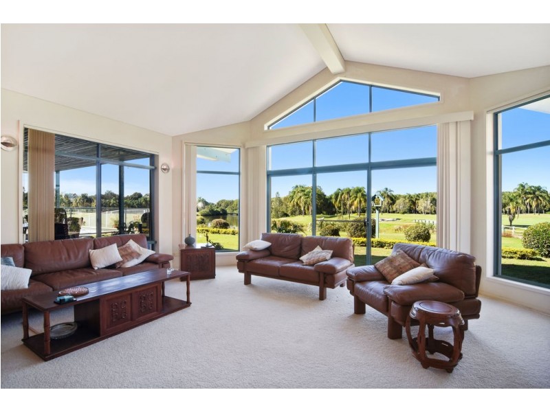 6 Meadowview Drive, Carrara QLD 4211
