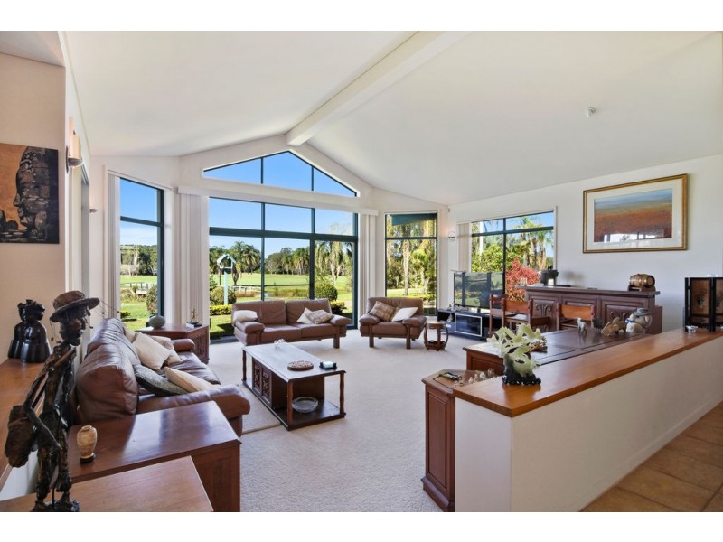 6 Meadowview Drive, Carrara QLD 4211