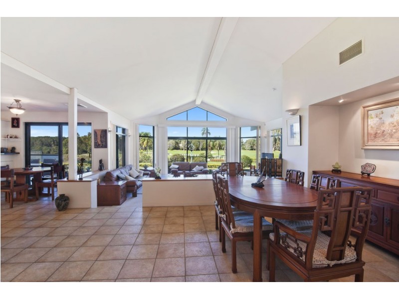 6 Meadowview Drive, Carrara QLD 4211