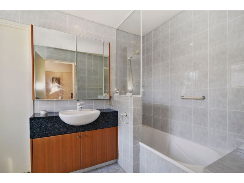6 Meadowview Drive, Carrara QLD 4211