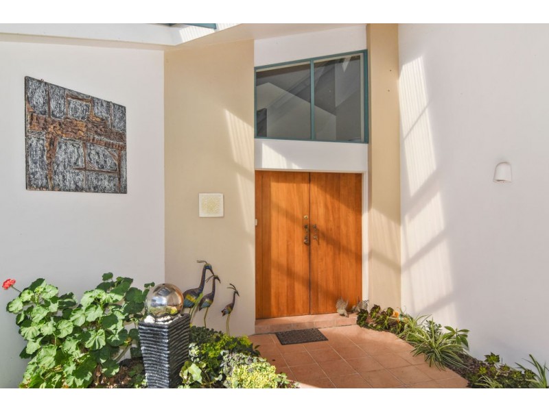 6 Meadowview Drive, Carrara QLD 4211