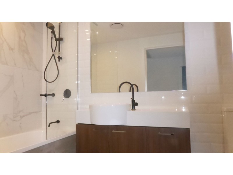 1713/397 Christine Avenue, Varsity Lakes QLD 4227