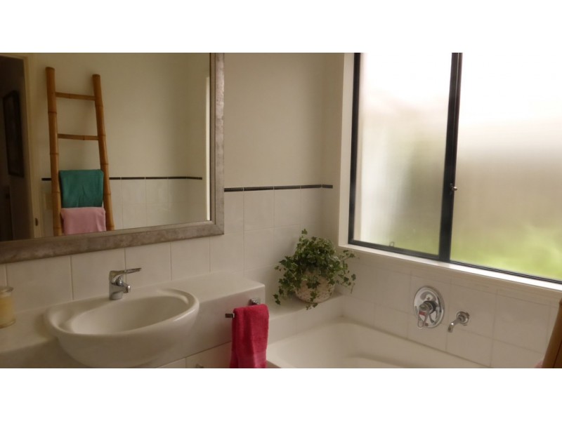 4 Carpentaria Court, Robina QLD 4226