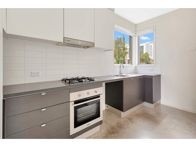 6 Lakefront Crescent, Varsity Lakes QLD 4227