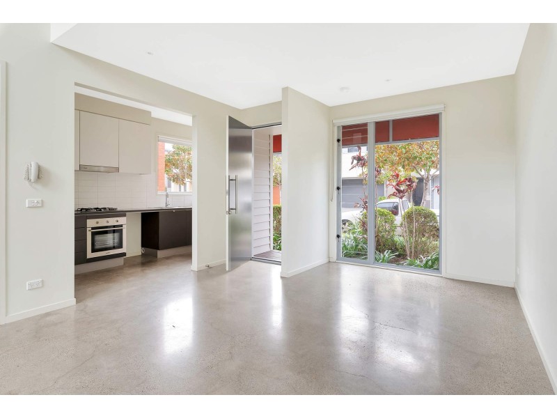 6 Lakefront Crescent, Varsity Lakes QLD 4227