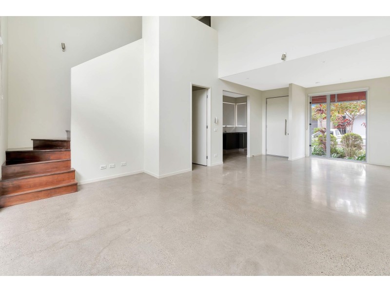 6 Lakefront Crescent, Varsity Lakes QLD 4227