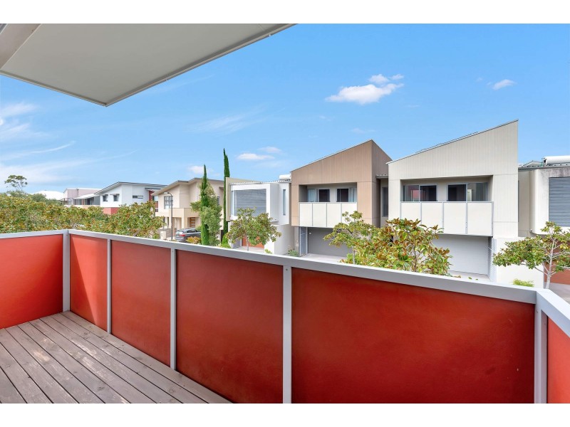 6 Lakefront Crescent, Varsity Lakes QLD 4227